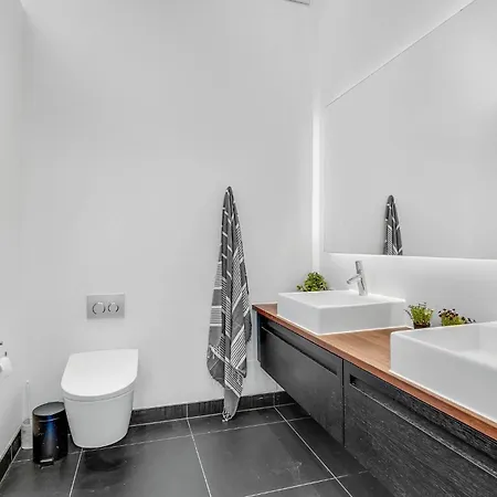 4 Bedroom Amazing In Nyaraló