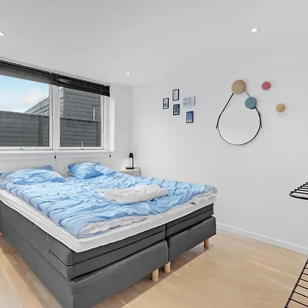 4 Bedroom Amazing In Stroby